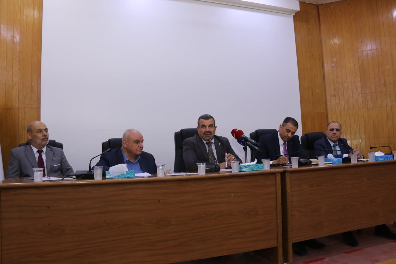 Madar Al-Saa Images 0.32792019036612274