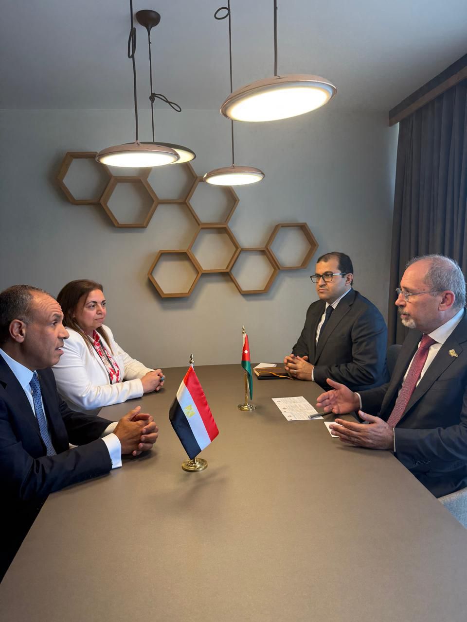 Madar Al-Saa Images 0.09902669112924856