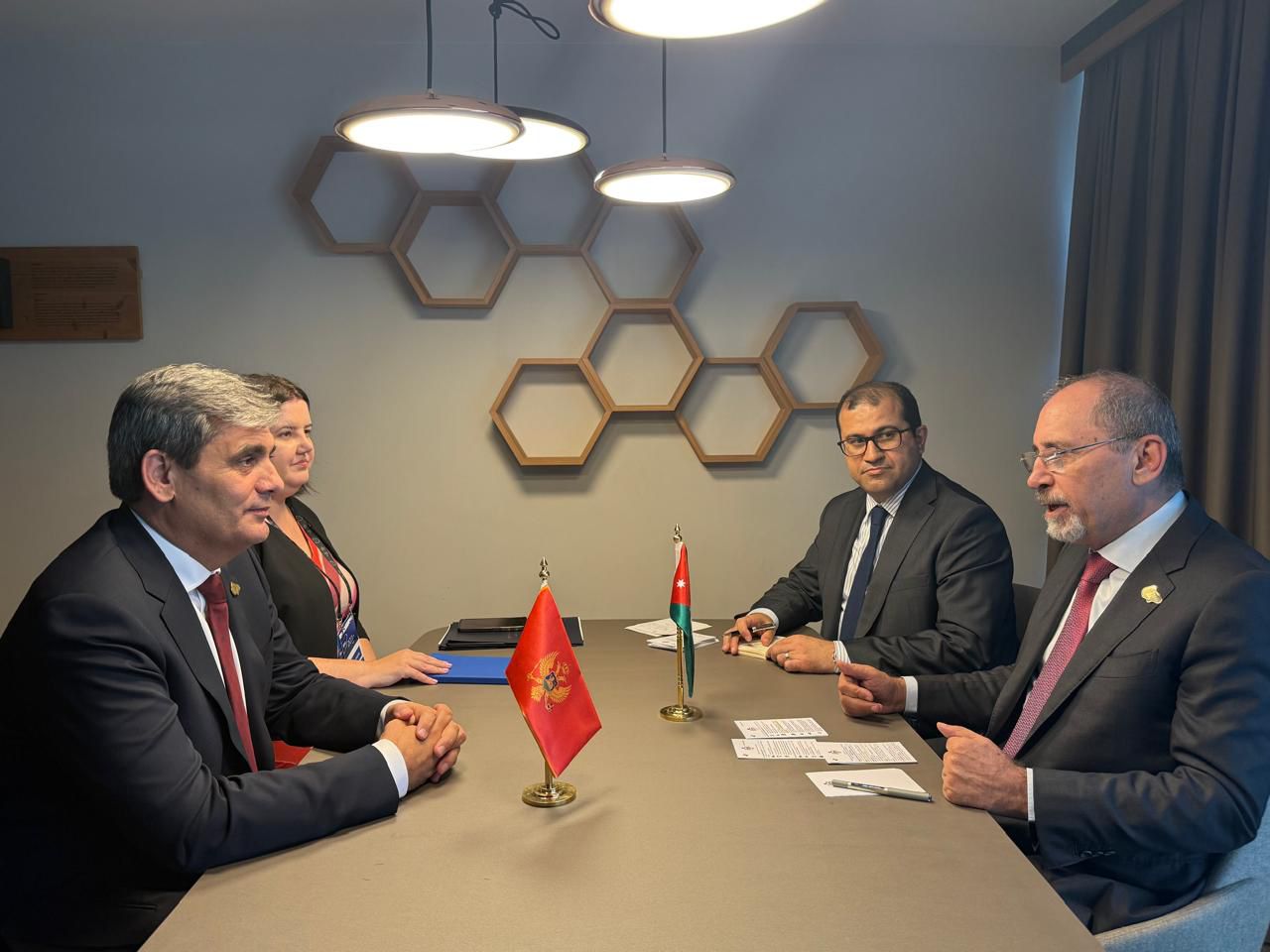 Madar Al-Saa Images 0.8915298709066787