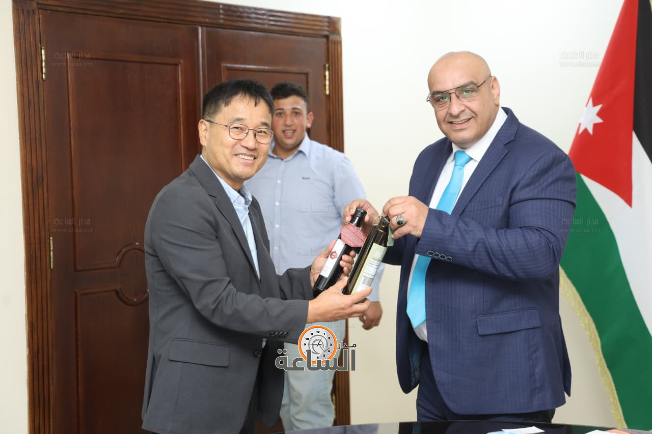 Madar Al-Saa Images 0.7118454305317009