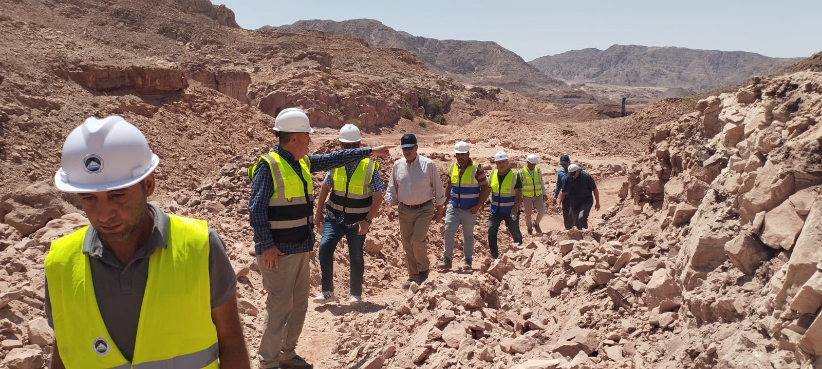 Madar Al-Saa Images 0.11141612867717587