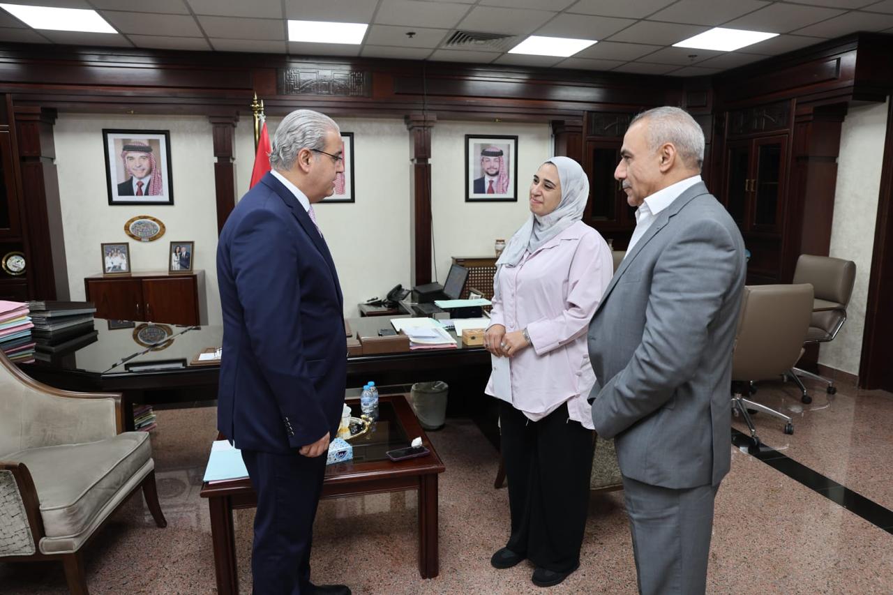 Madar Al-Saa Images 0.3289166784782044