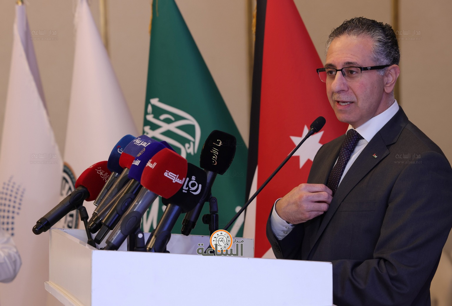 Madar Al-Saa Images 0.7053123354225574