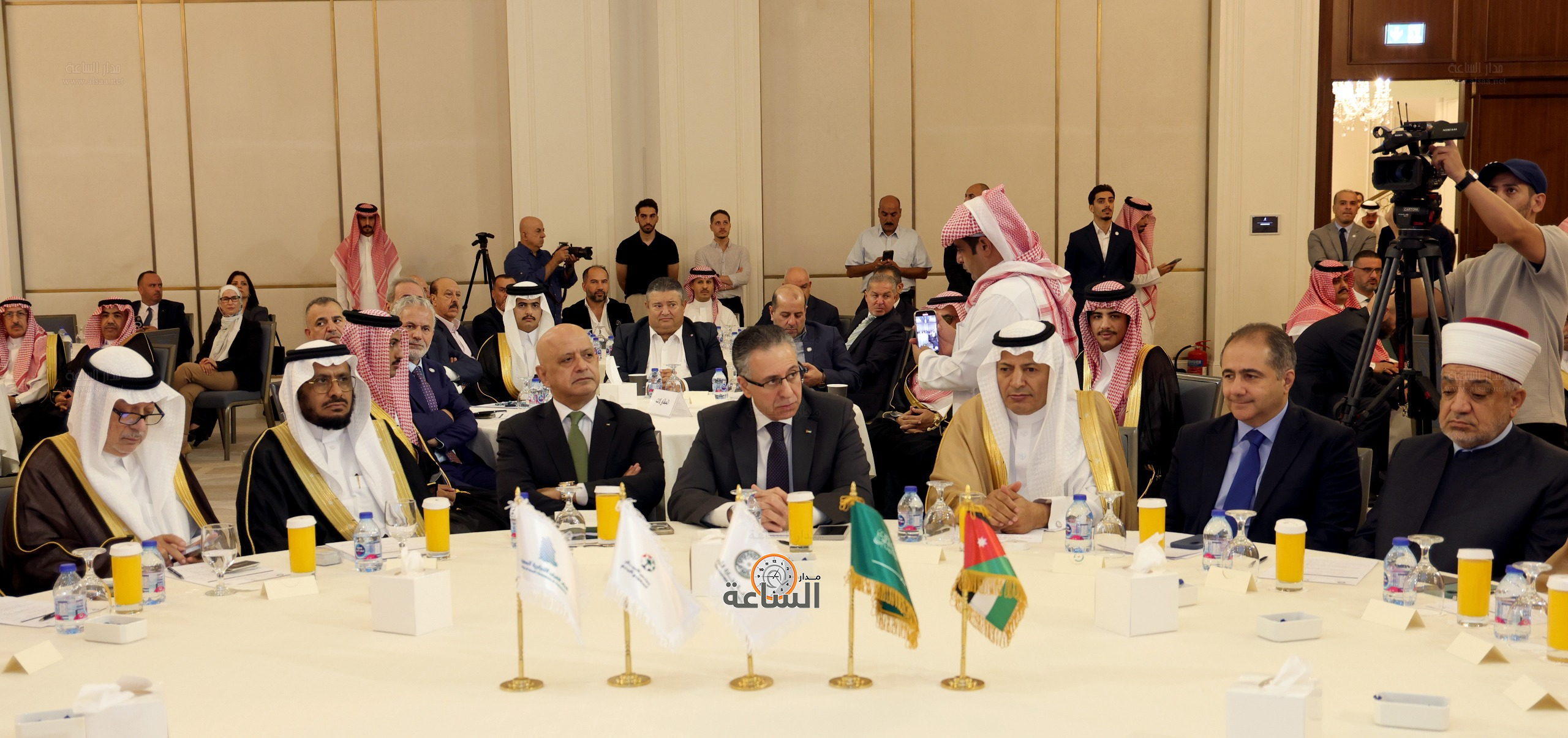 Madar Al-Saa Images 0.49890555876862197