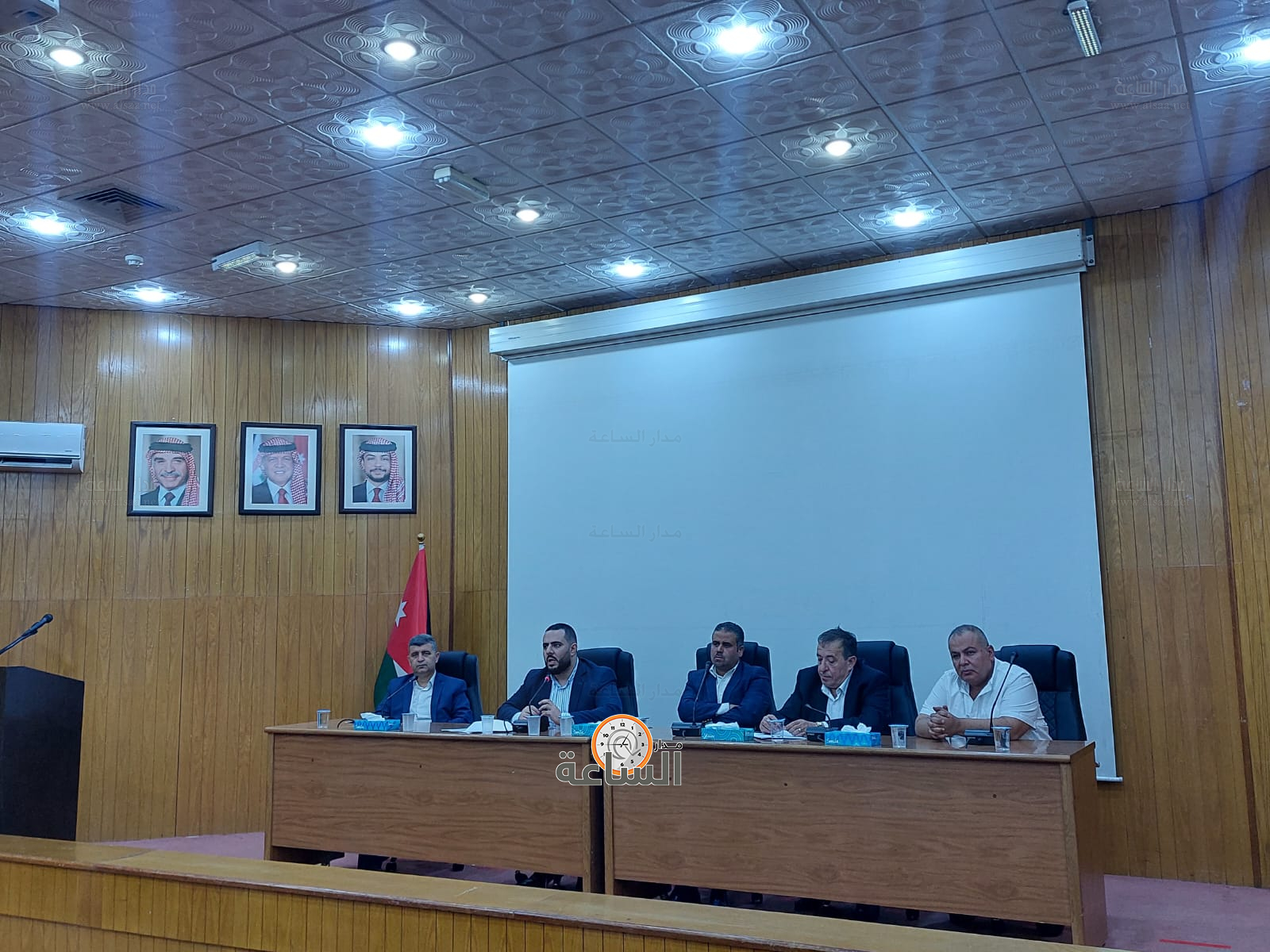 Madar Al-Saa Images 0.694644237937488