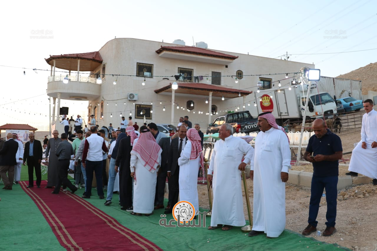 Madar Al-Saa Images 0.4376516211291164