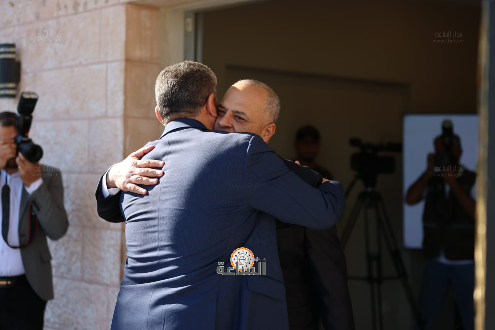 Madar Al-Saa Images 0.41586731021006484