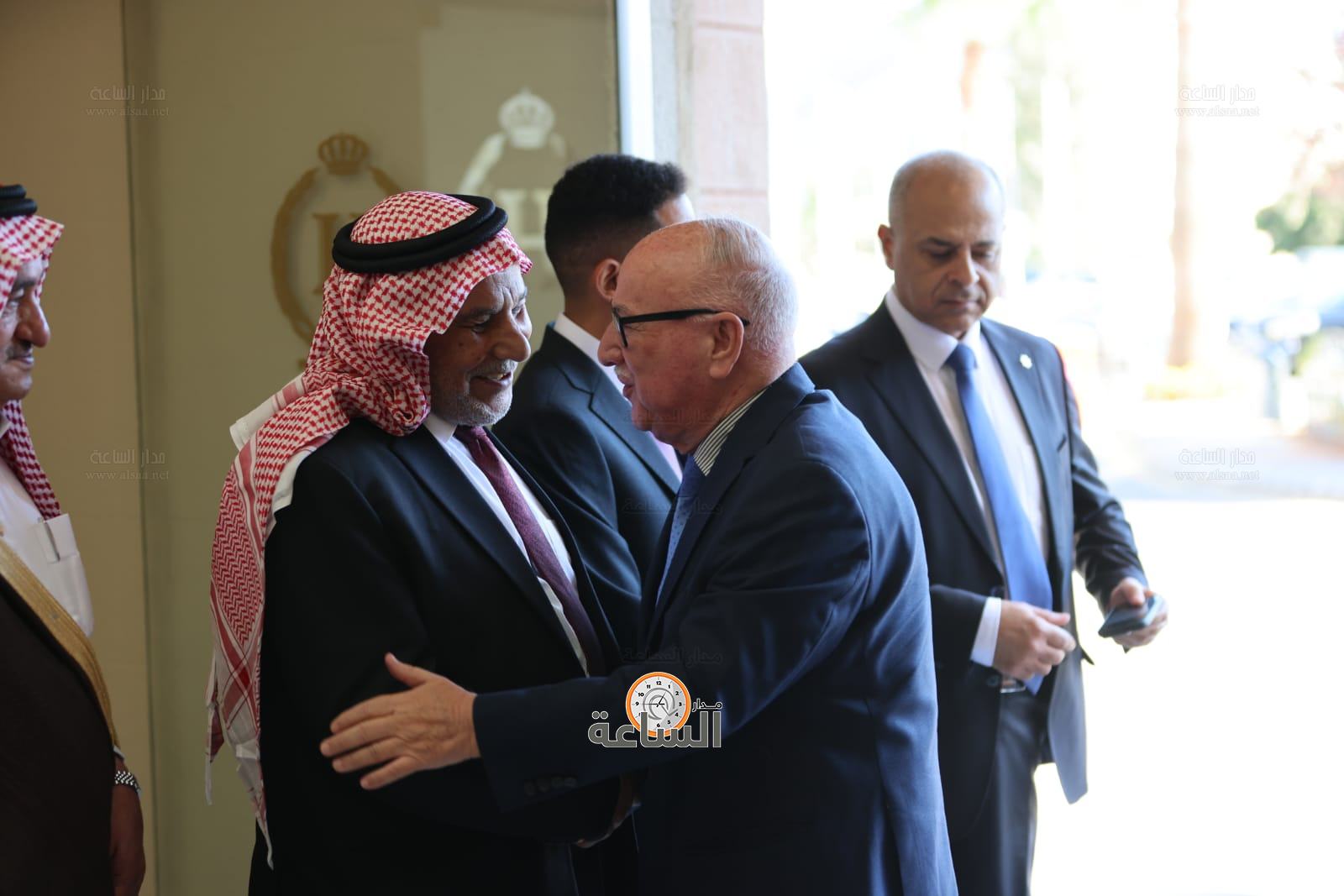 Madar Al-Saa Images 0.8823119138486752