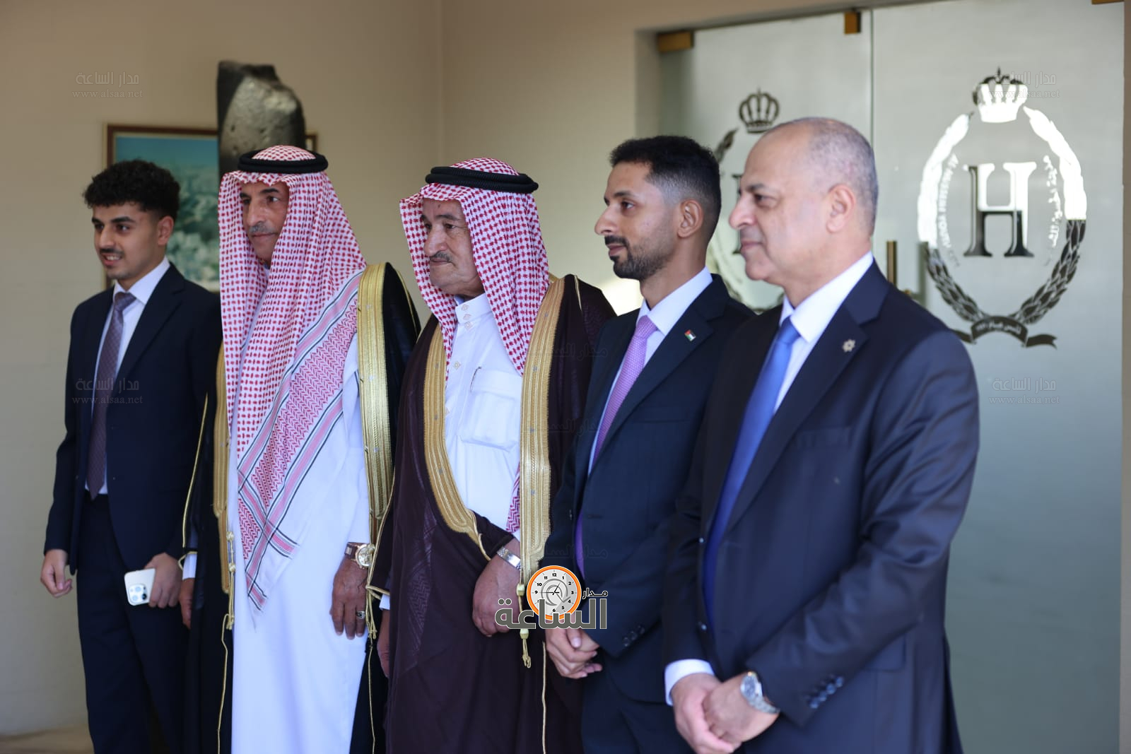 Madar Al-Saa Images 0.40106673755826183