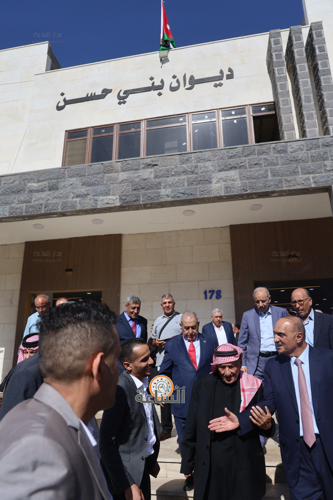 Madar Al-Saa Images 0.044896372760128034