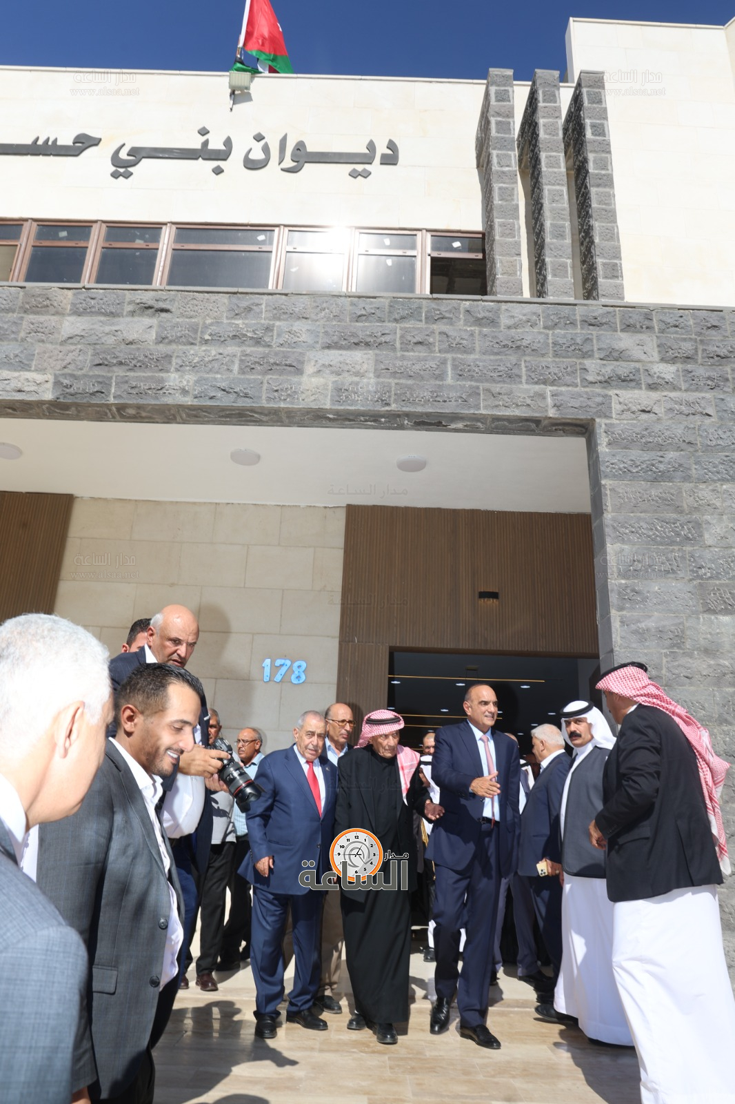 Madar Al-Saa Images 0.16472105082379573