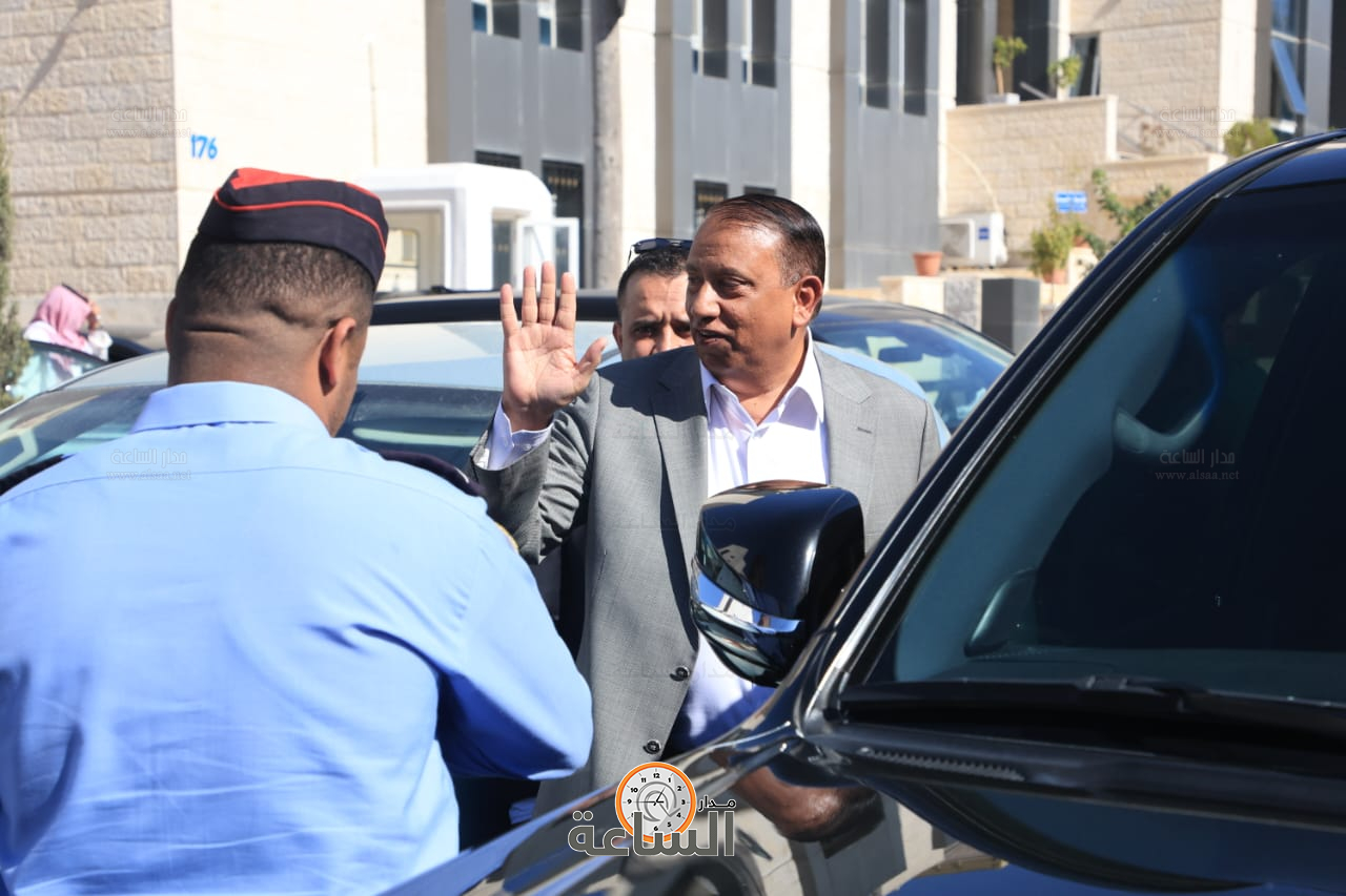 Madar Al-Saa Images 0.48099355217365736