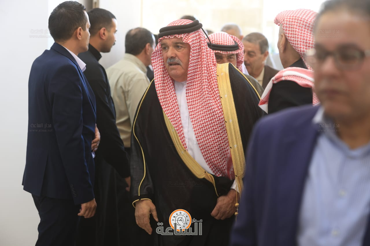 Madar Al-Saa Images 0.6403194647928567