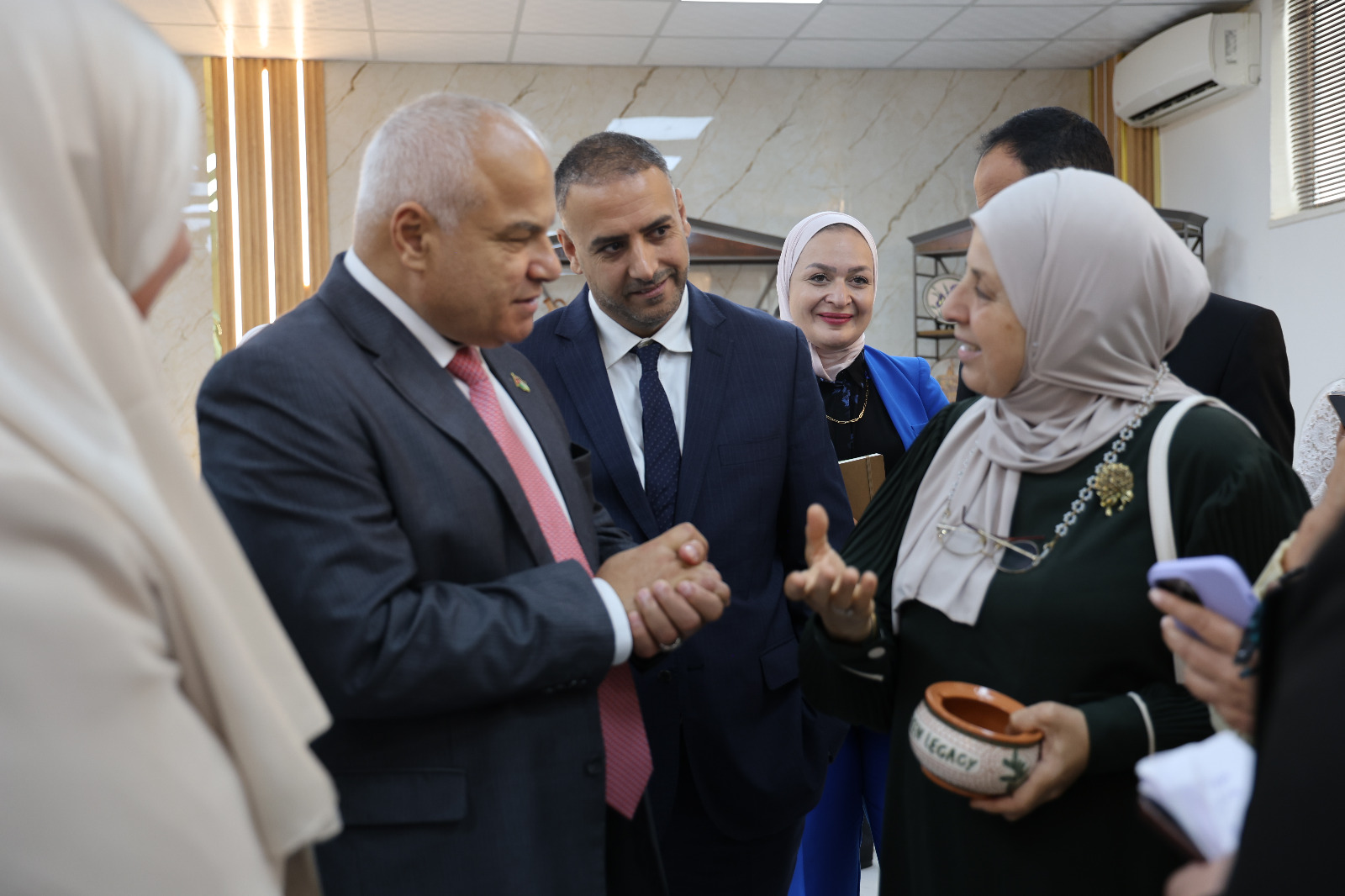 Madar Al-Saa Images 0.8888995915070844