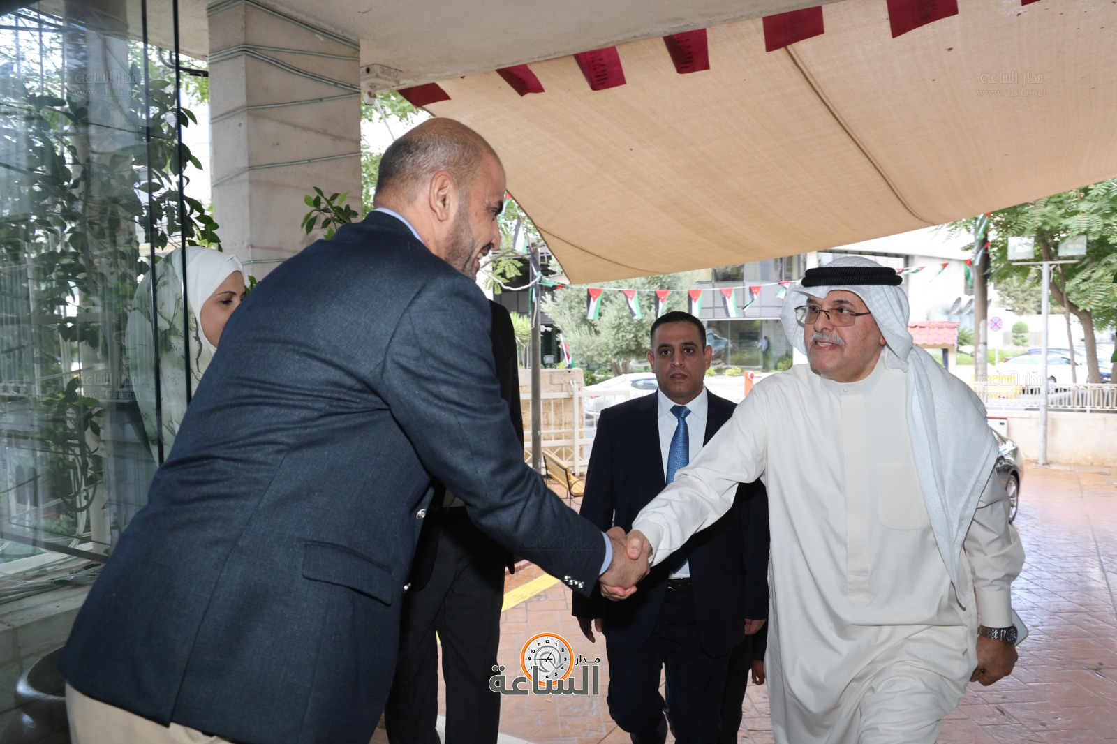 Madar Al-Saa Images 0.9052456374690636