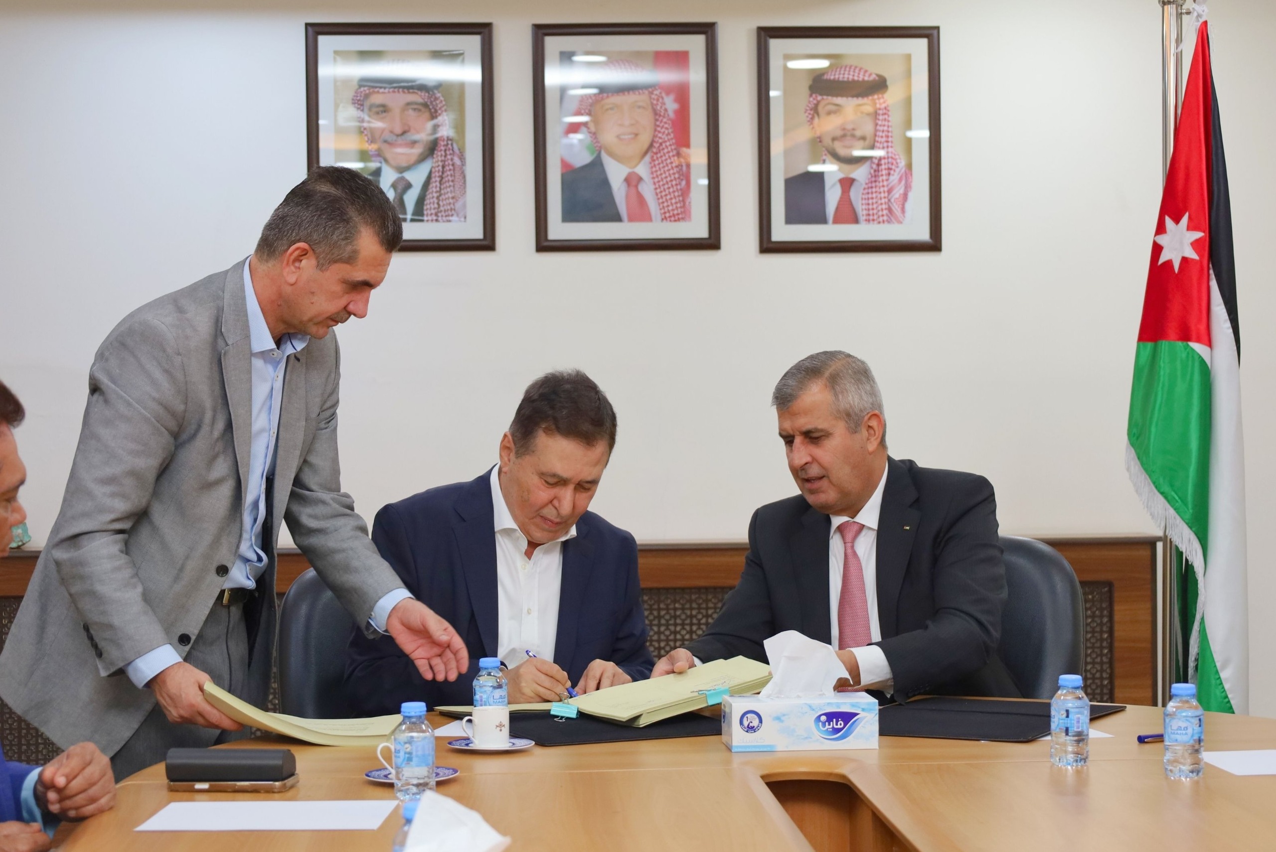 Madar Al-Saa Images 0.8959676499634701