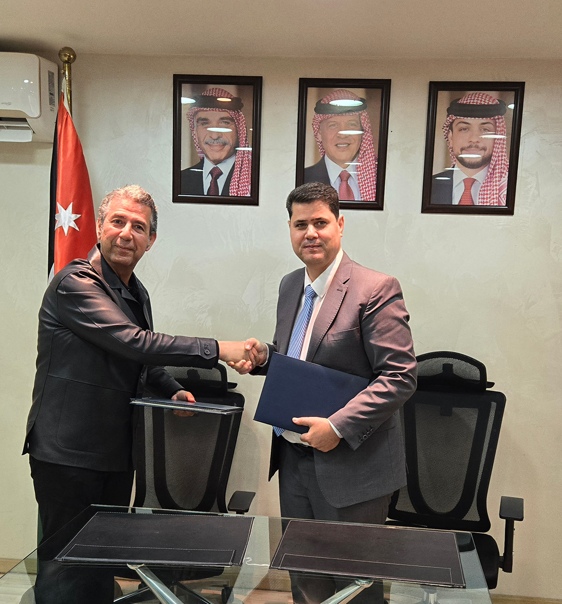 Madar Al-Saa Images 0.6600912812341976