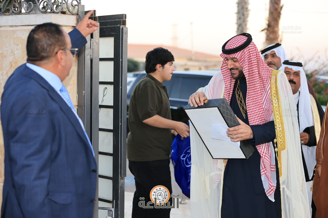 Madar Al-Saa Images 0.41243653218077625