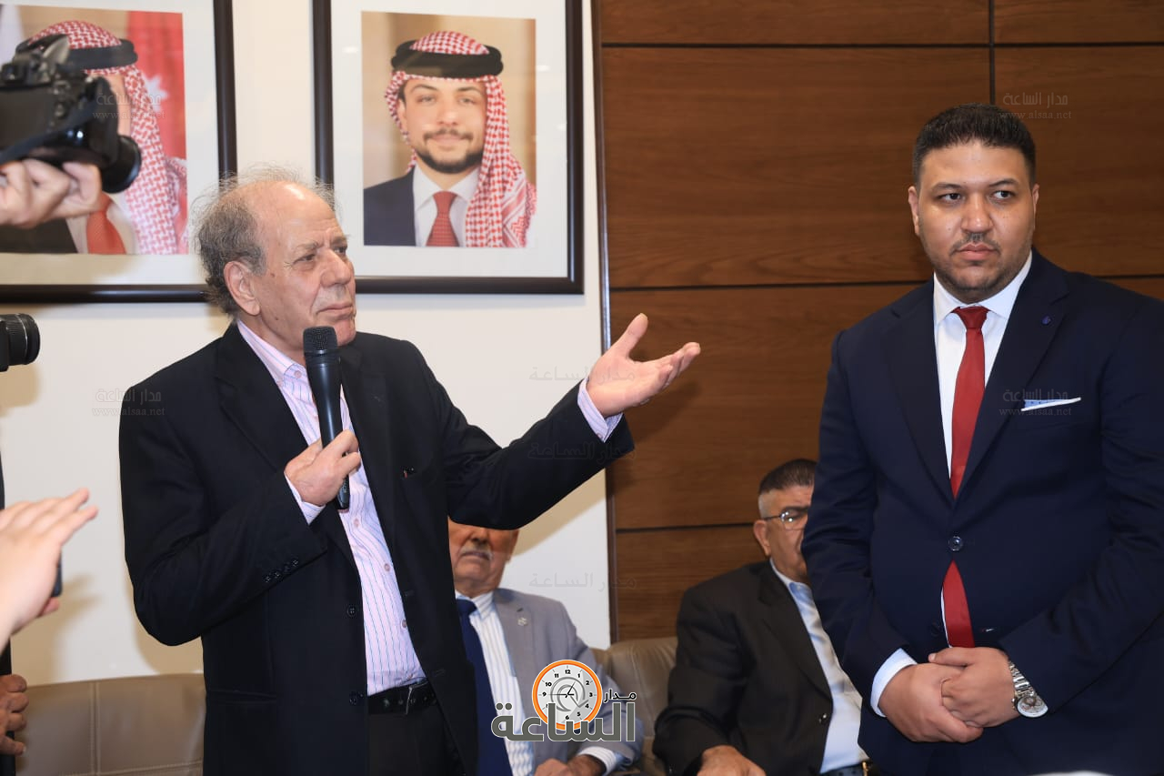 Madar Al-Saa Images 0.7372957198058916