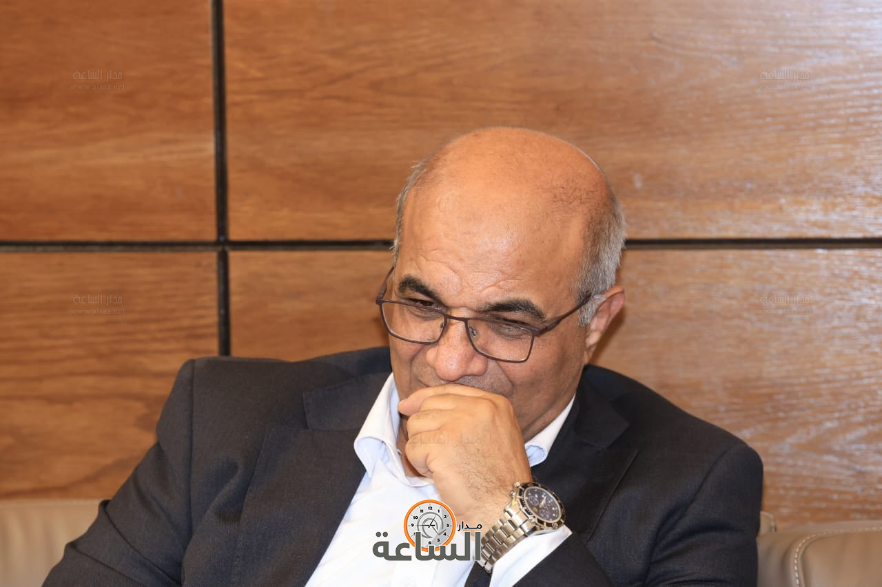 Madar Al-Saa Images 0.46439422127832397