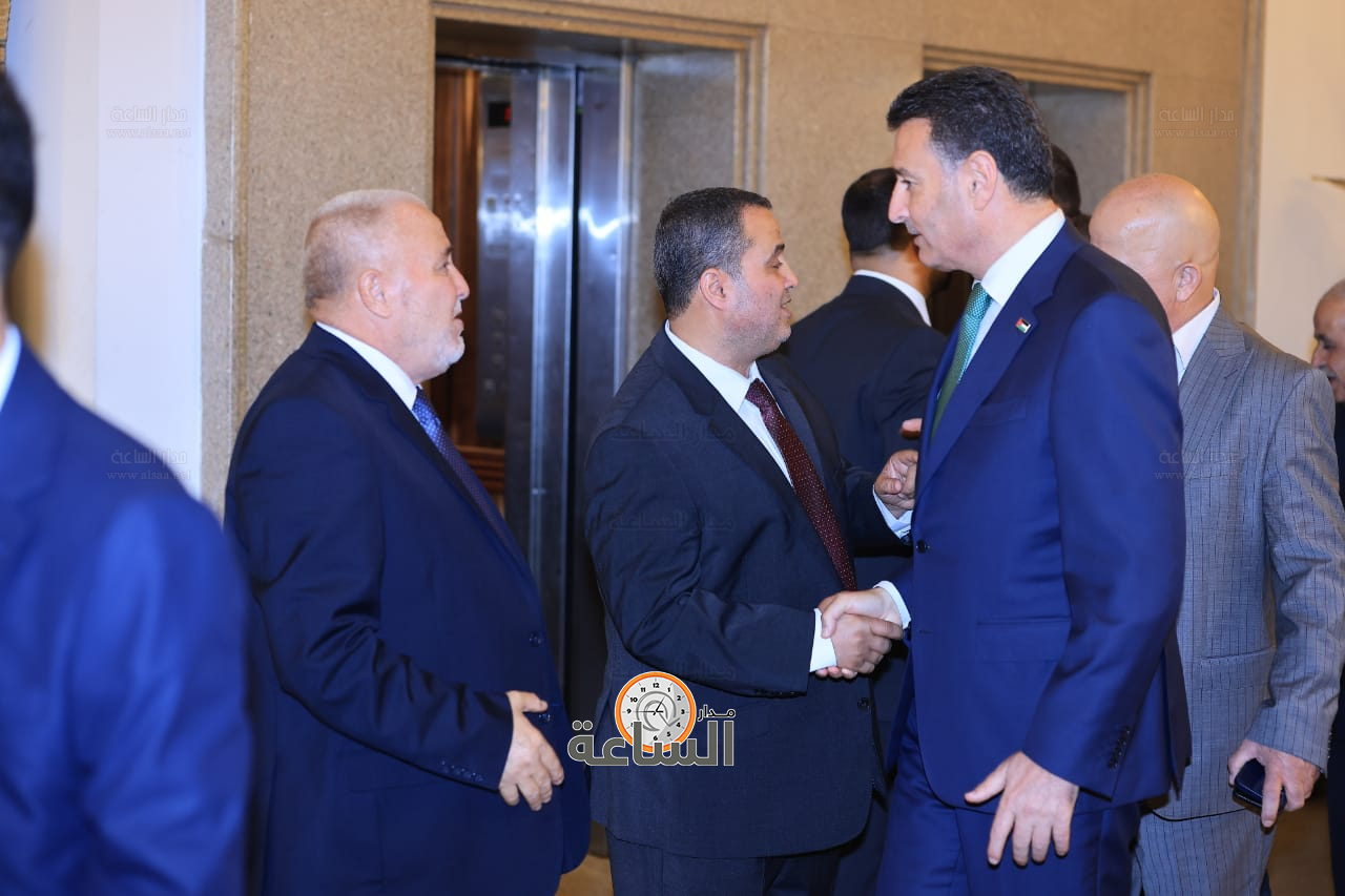 Madar Al-Saa Images 0.04377483476452837