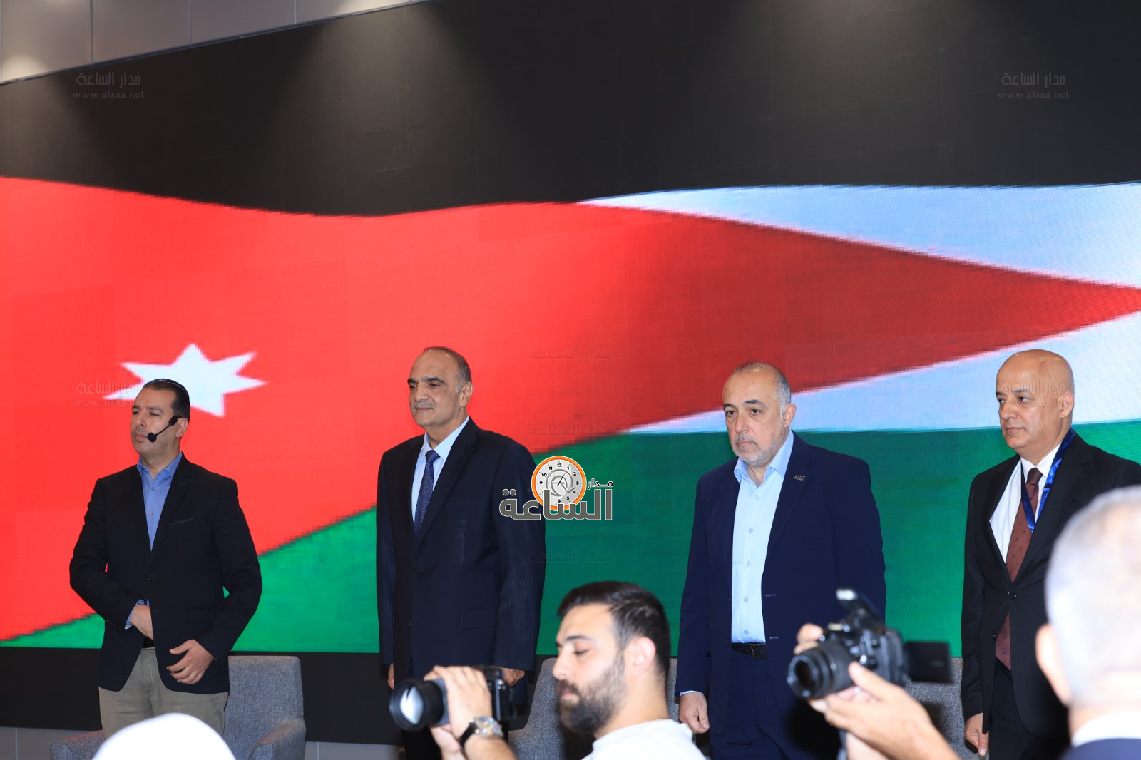 Madar Al-Saa Images 0.016818192453624592