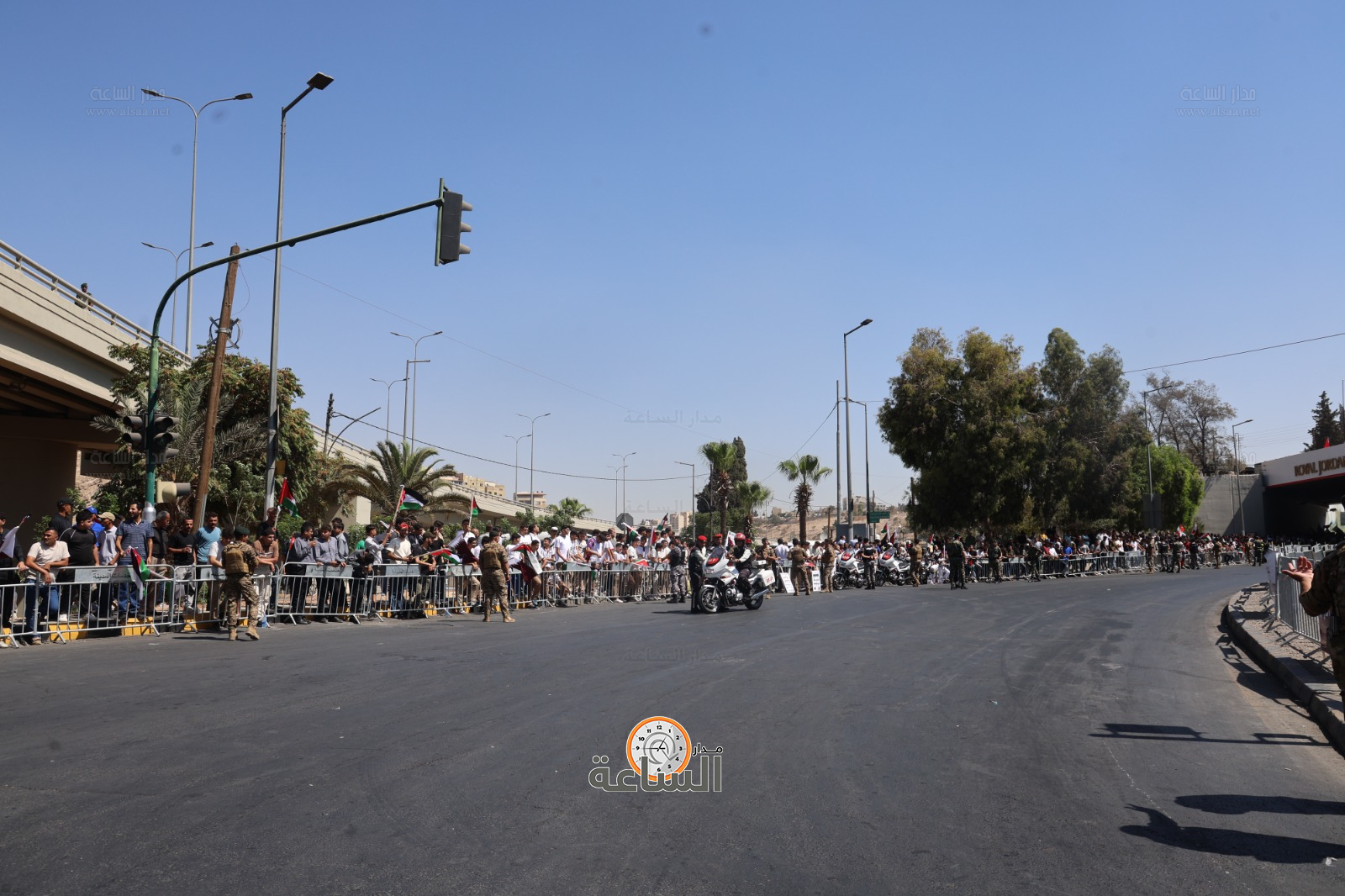 Madar Al-Saa Images 0.5667189303319303