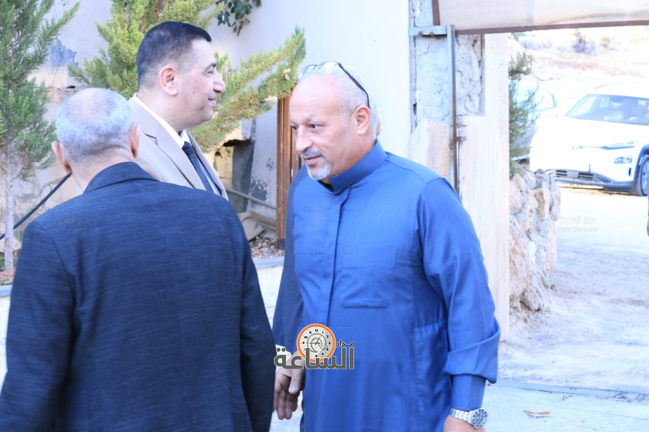 Madar Al-Saa Images 0.49953131036634424