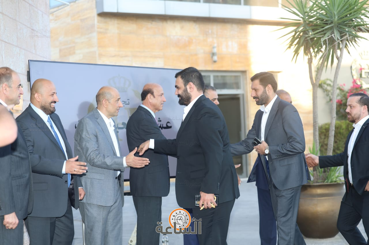 Madar Al-Saa Images 0.7422150622777659