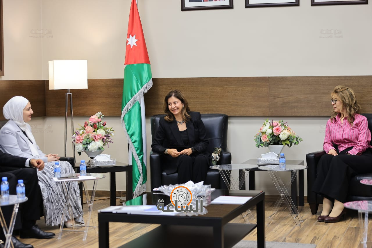 Madar Al-Saa Images 0.40197986662702123