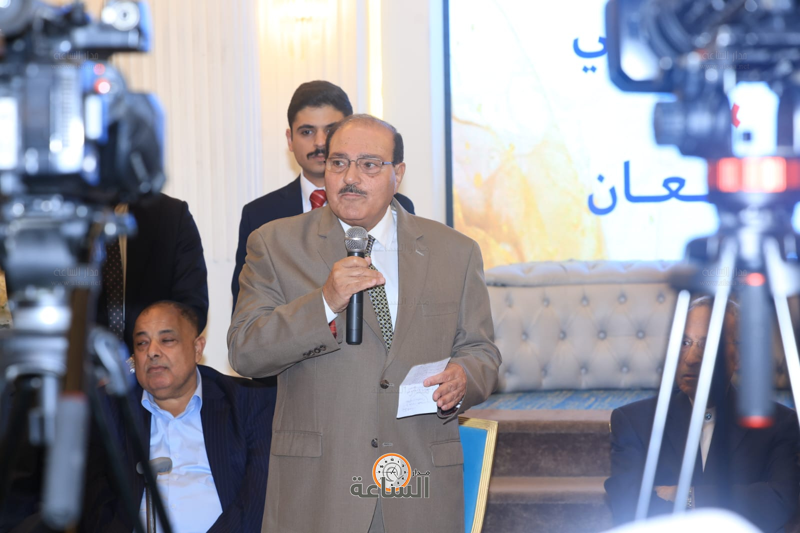 Madar Al-Saa Images 0.38605858834410267