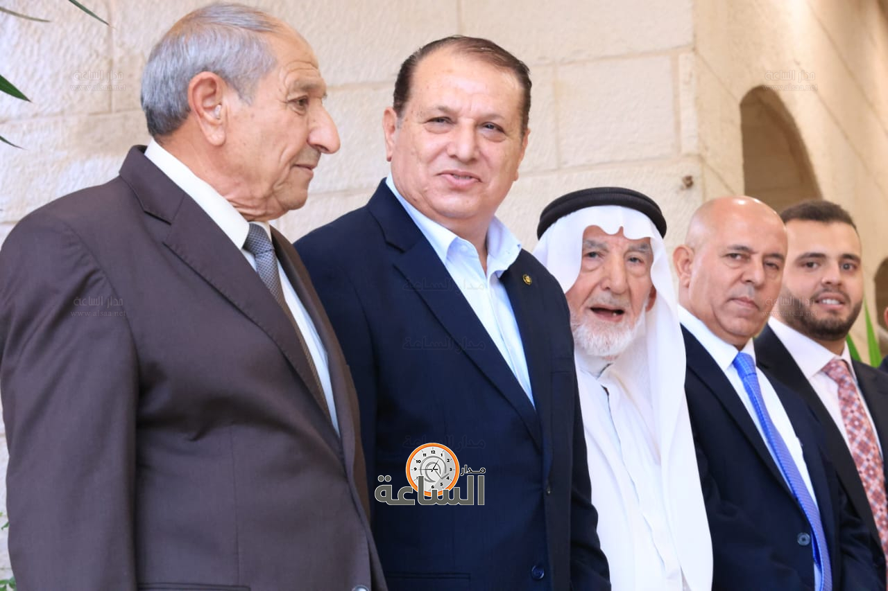 Madar Al-Saa Images 0.17599957409982825