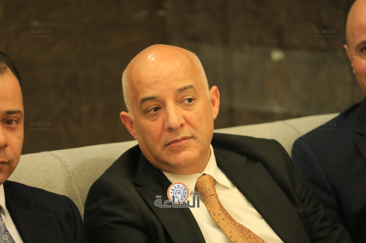 Madar Al-Saa Images 0.44700940850359816