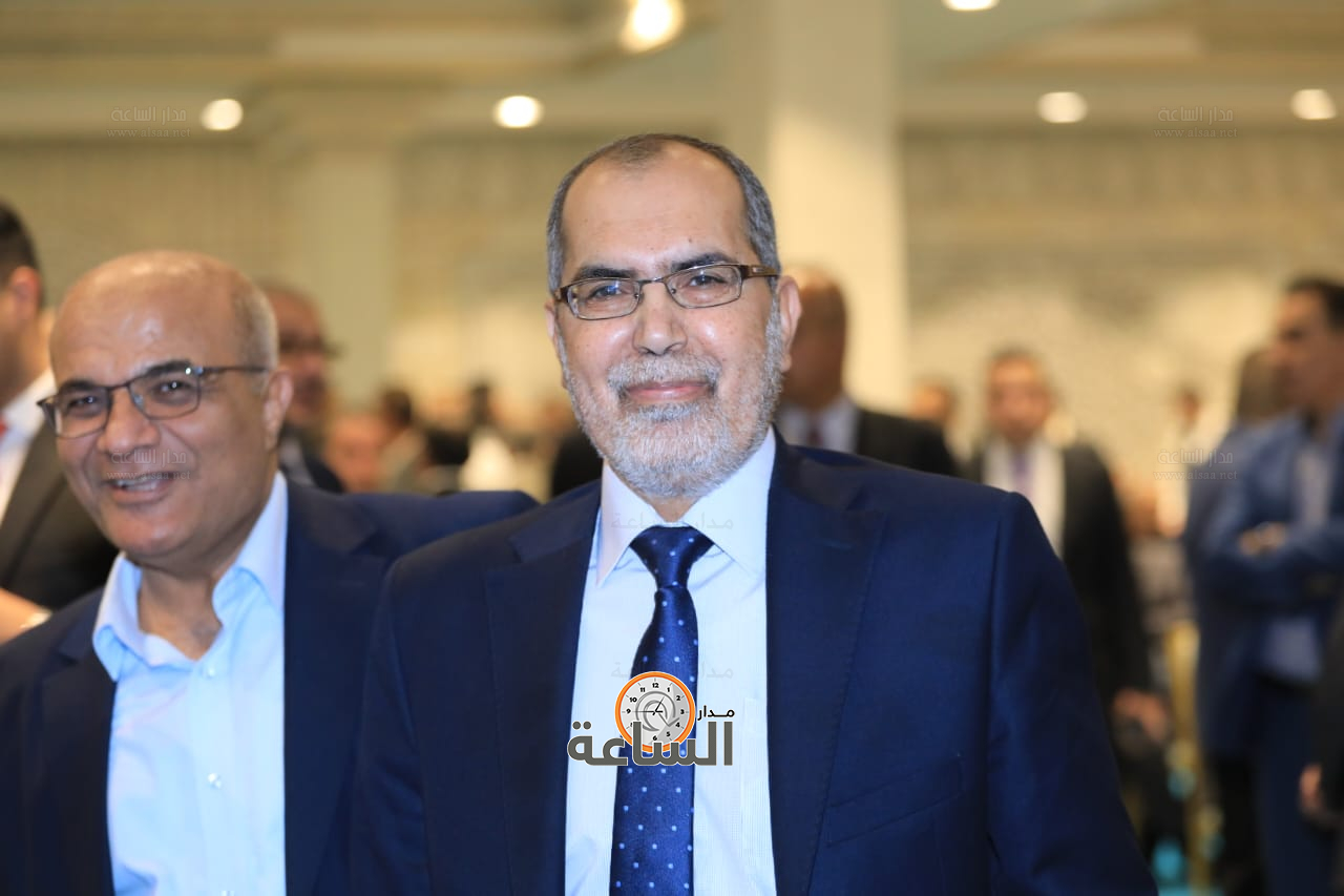 Madar Al-Saa Images 0.39902941609679