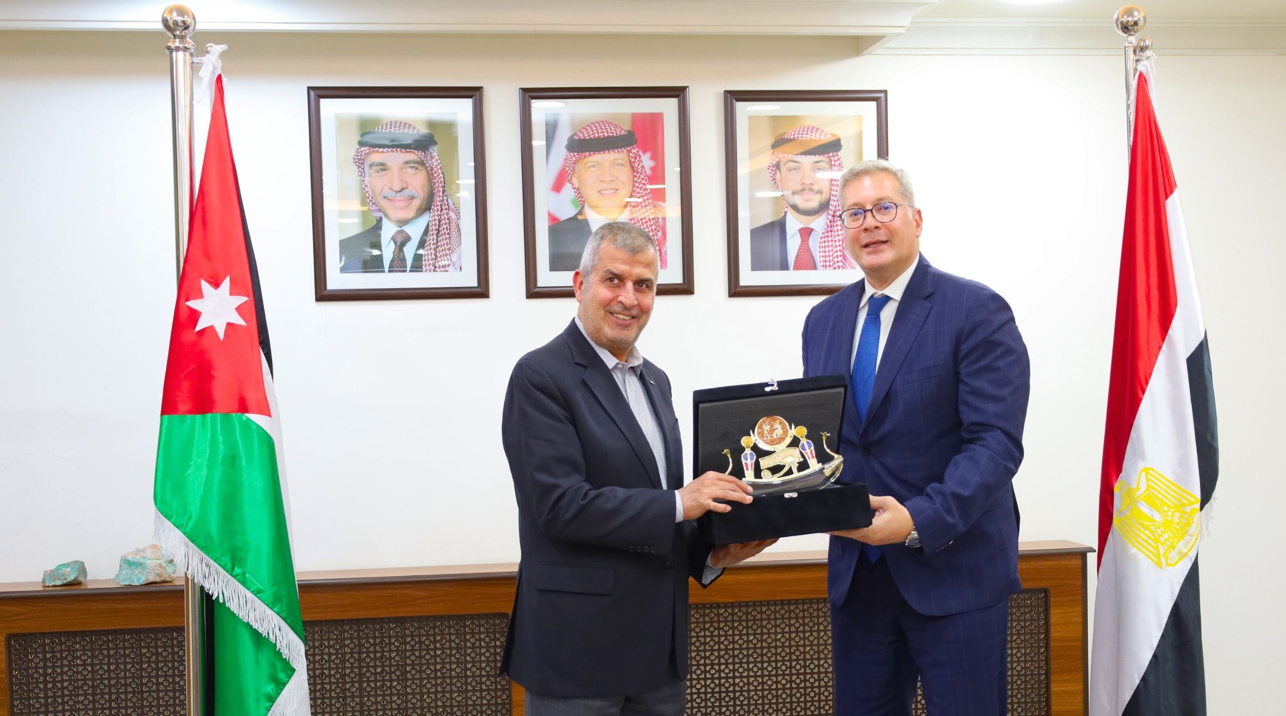 Madar Al-Saa Images 0.5016916674809733