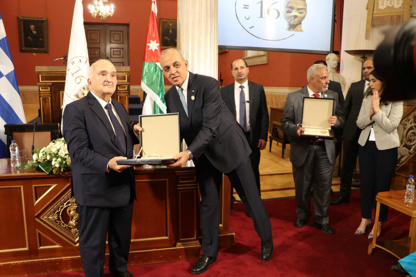 Madar Al-Saa Images 0.7505121632448888