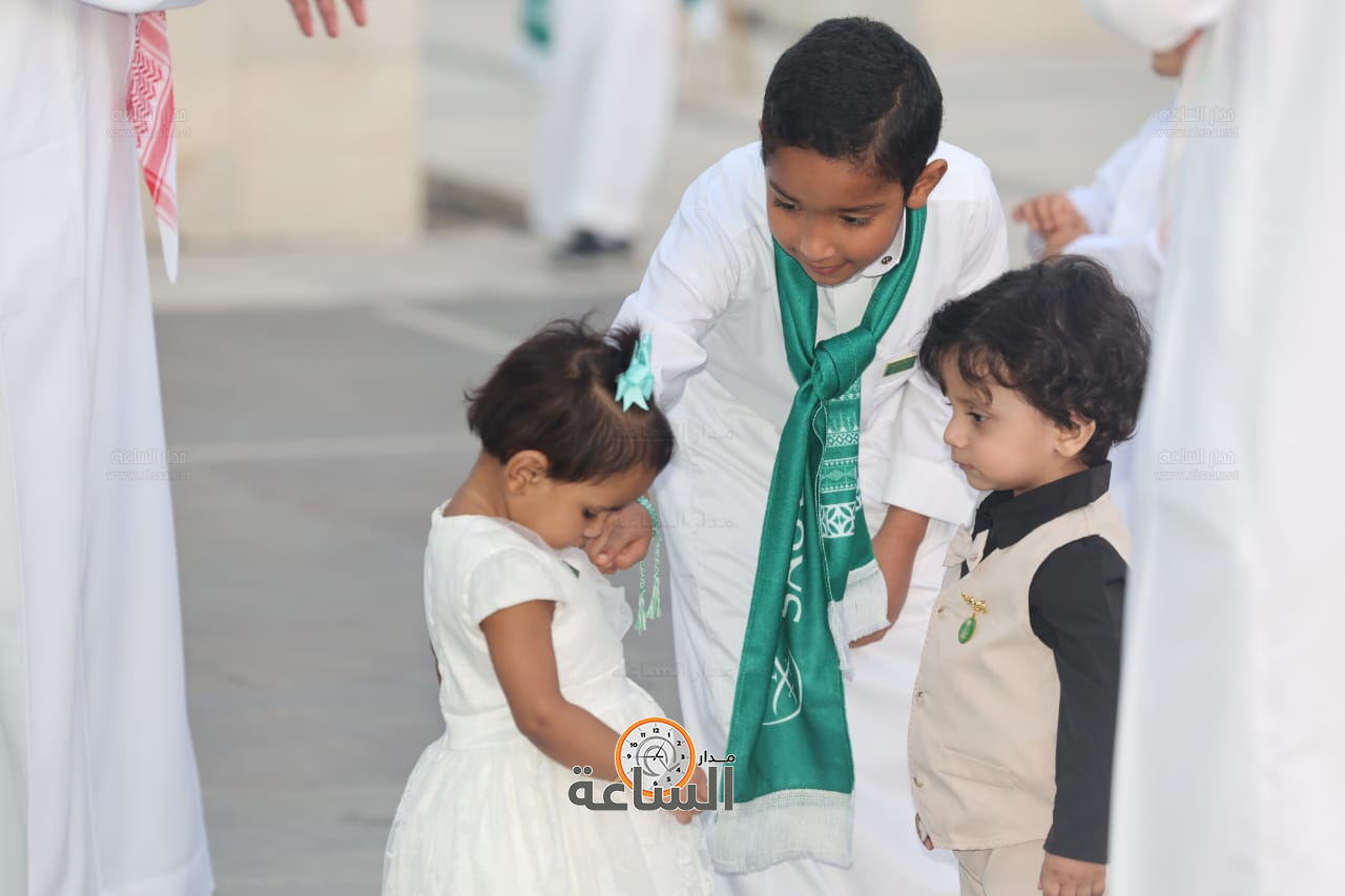 Madar Al-Saa Images 0.12307953287028772