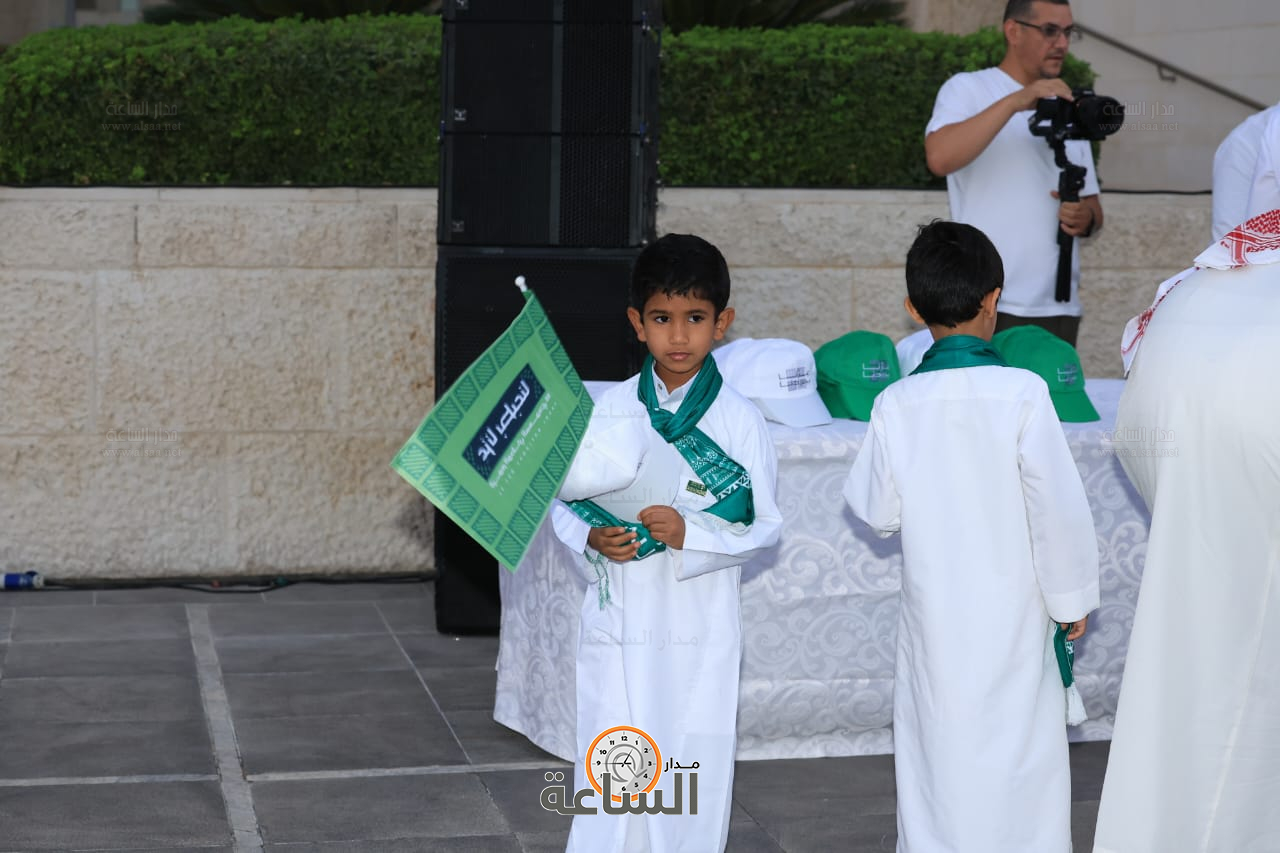 Madar Al-Saa Images 0.4950908966524069