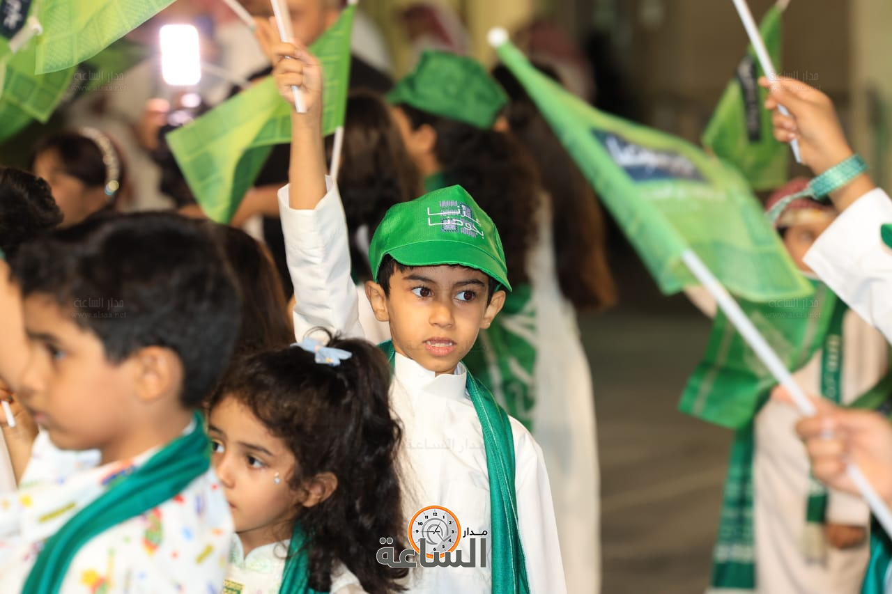 Madar Al-Saa Images 0.2535369106466314