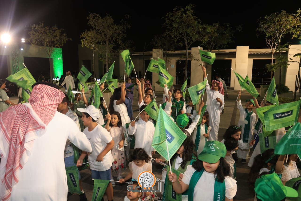 Madar Al-Saa Images 0.32468080854302517