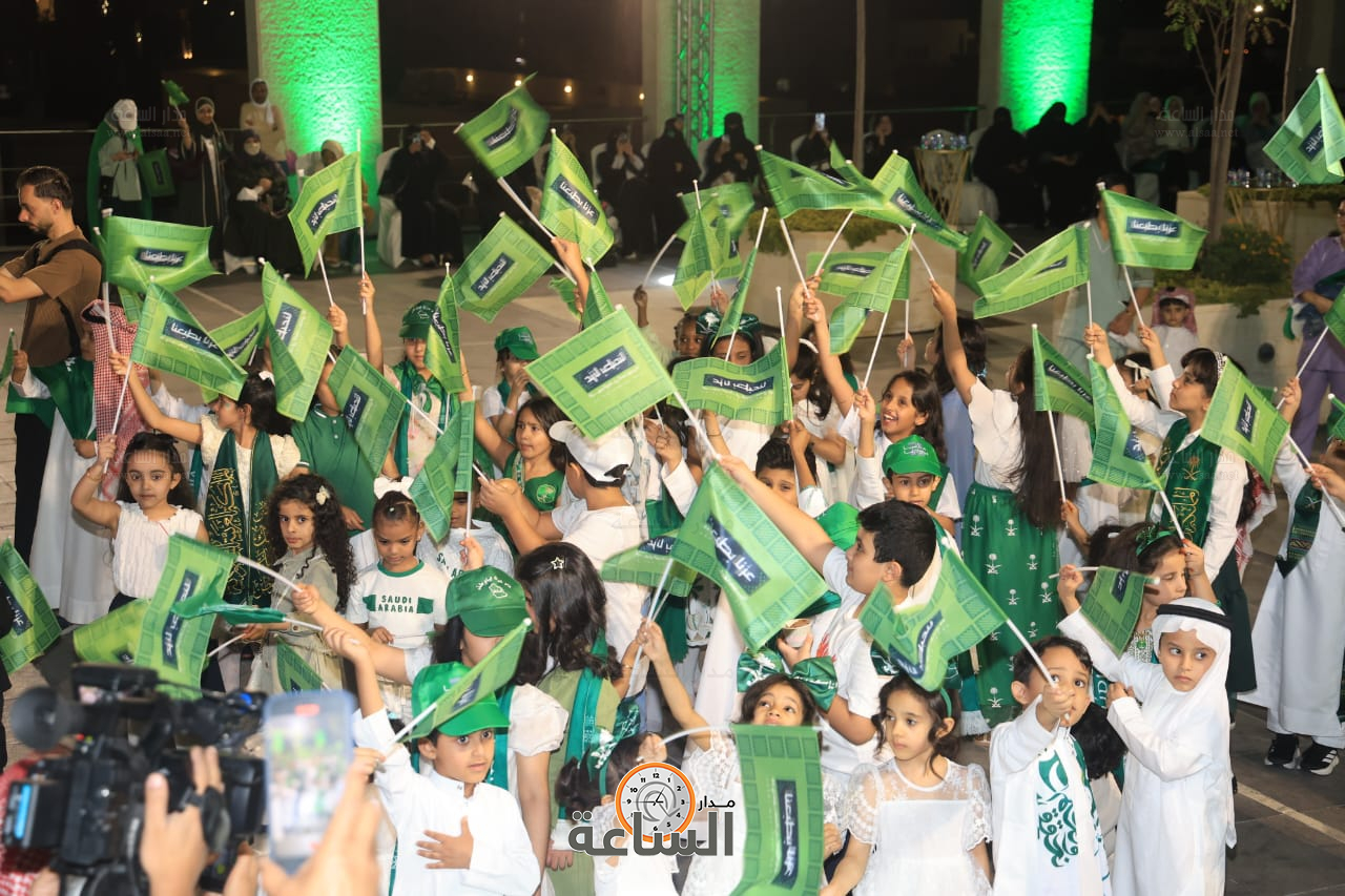 Madar Al-Saa Images 0.863861293467818