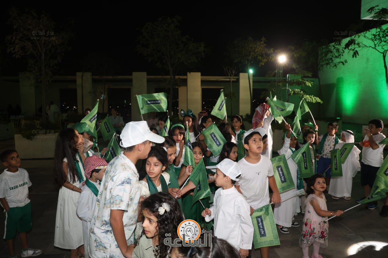 Madar Al-Saa Images 0.9710409360842303