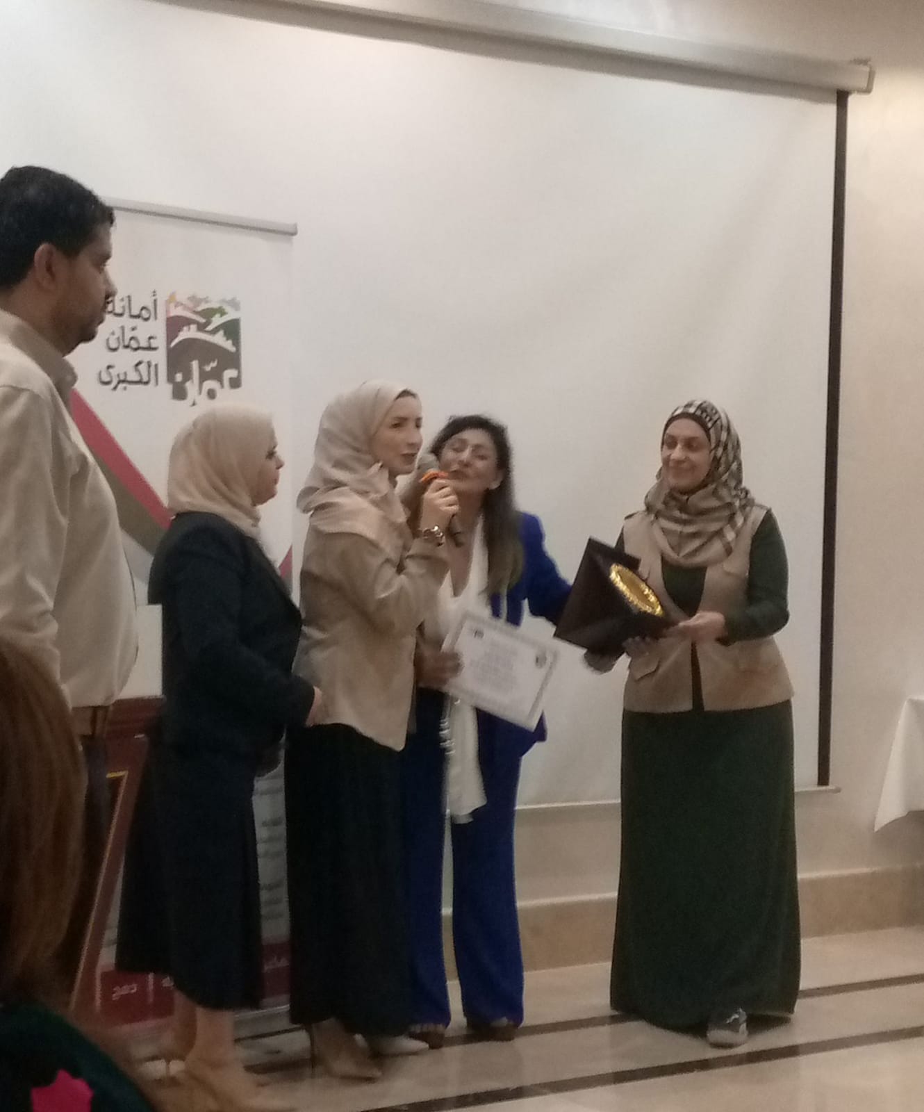 Madar Al-Saa Images 0.7631791677571943