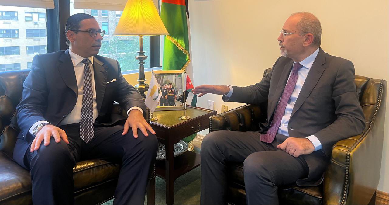 Madar Al-Saa Images 0.10040677665200515