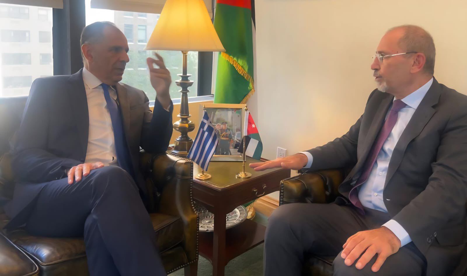 Madar Al-Saa Images 0.8393400865669177