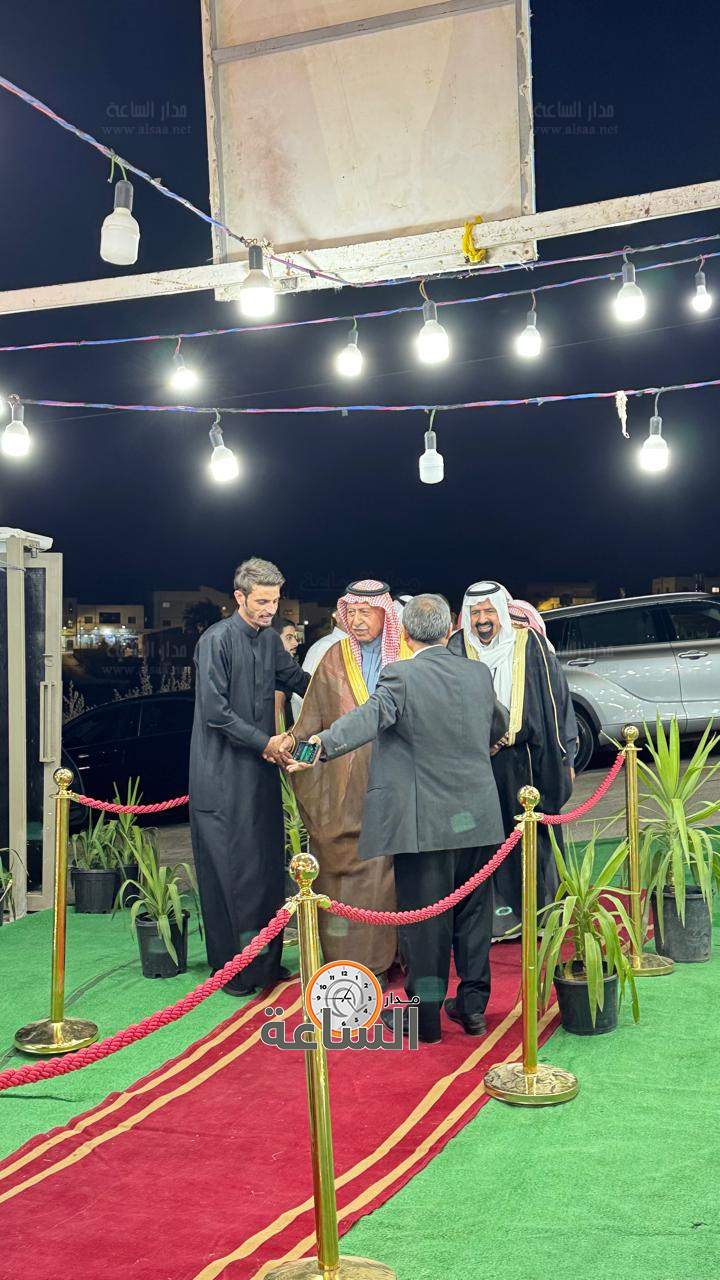 Madar Al-Saa Images 0.24427940840977325