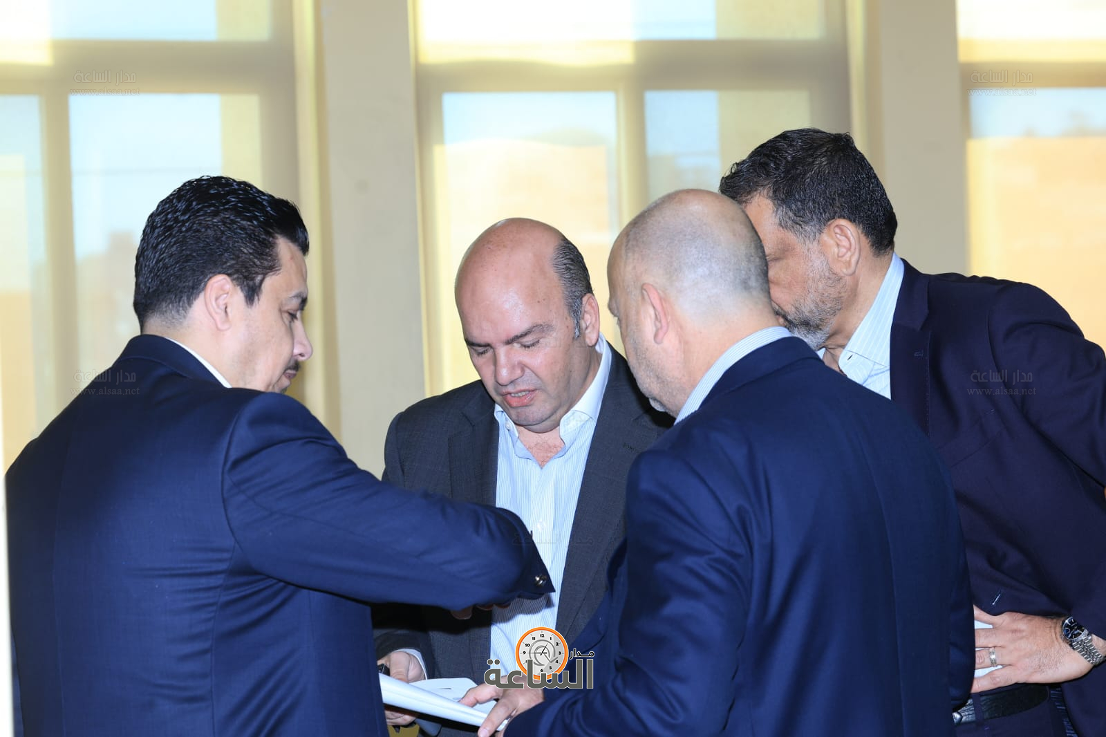 Madar Al-Saa Images 0.5364619230530487