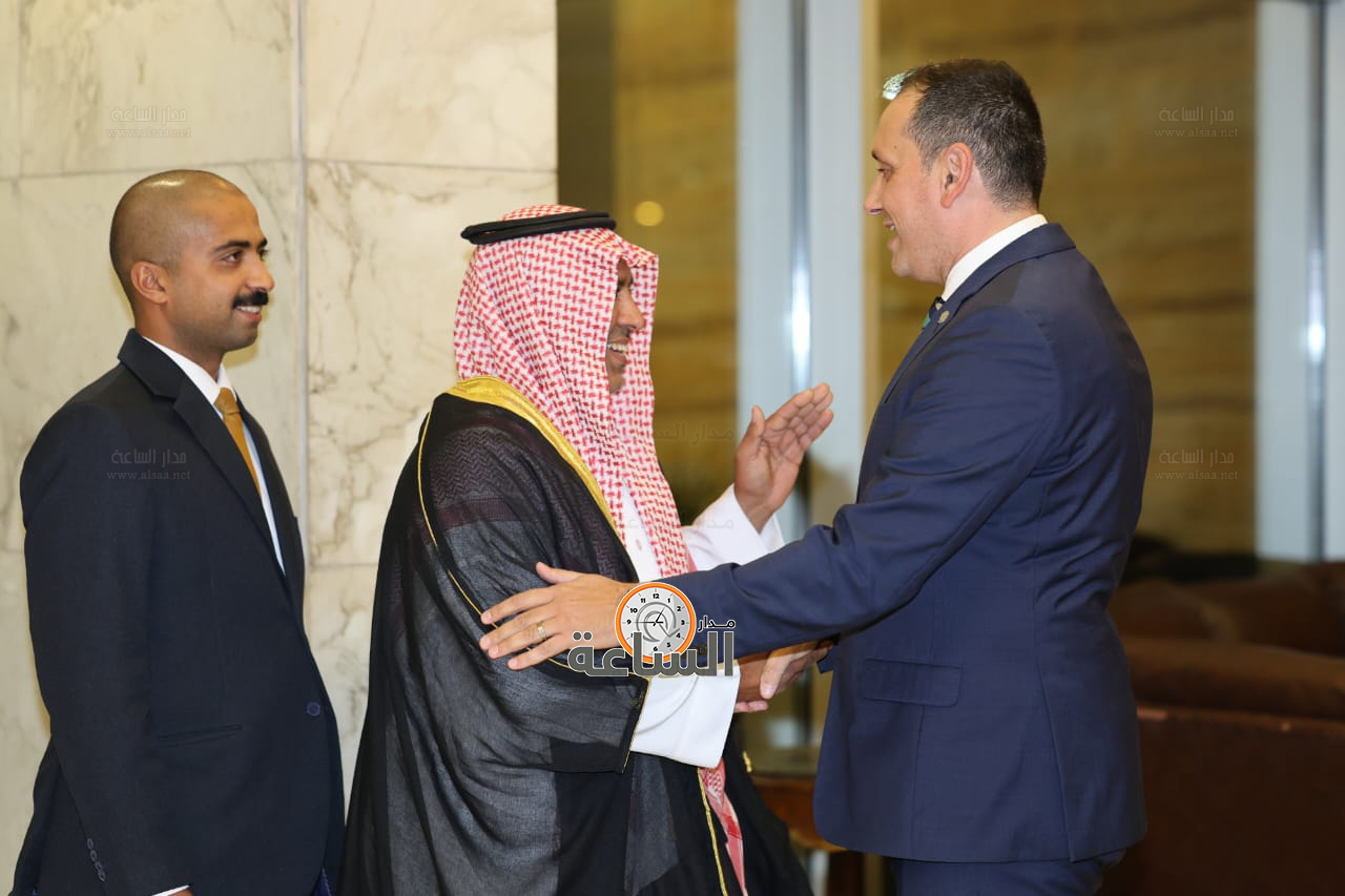 Madar Al-Saa Images 0.83717607518267