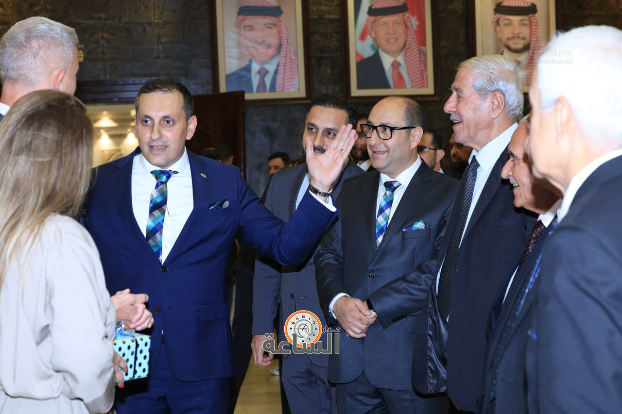 Madar Al-Saa Images 0.2183513652071134