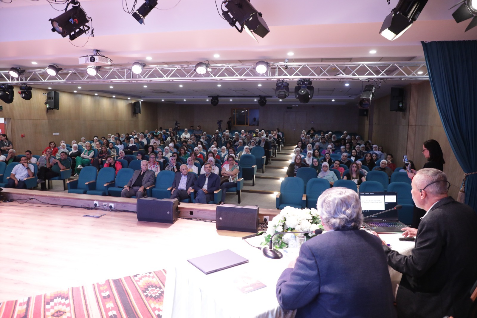 Madar Al-Saa Images 0.4434208124160943